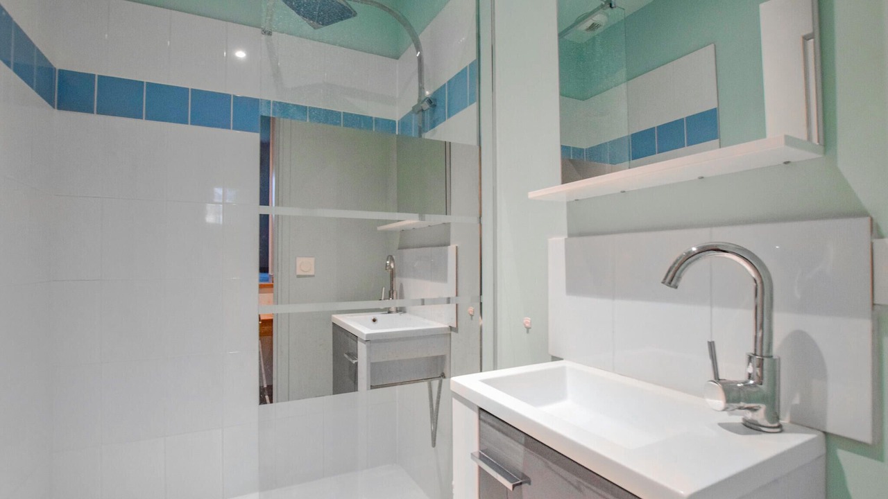 Photo of Bathroom in Saint-Julien-de-Mailloc