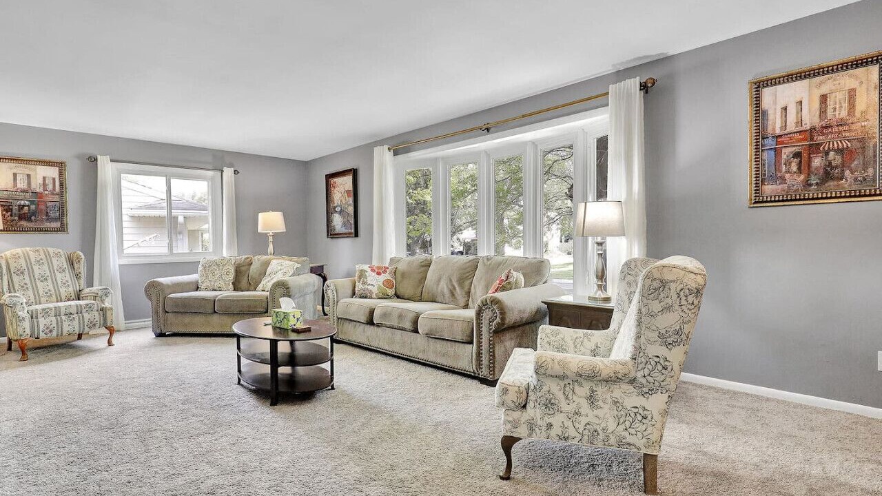 Photo of Livingroom in Lansing