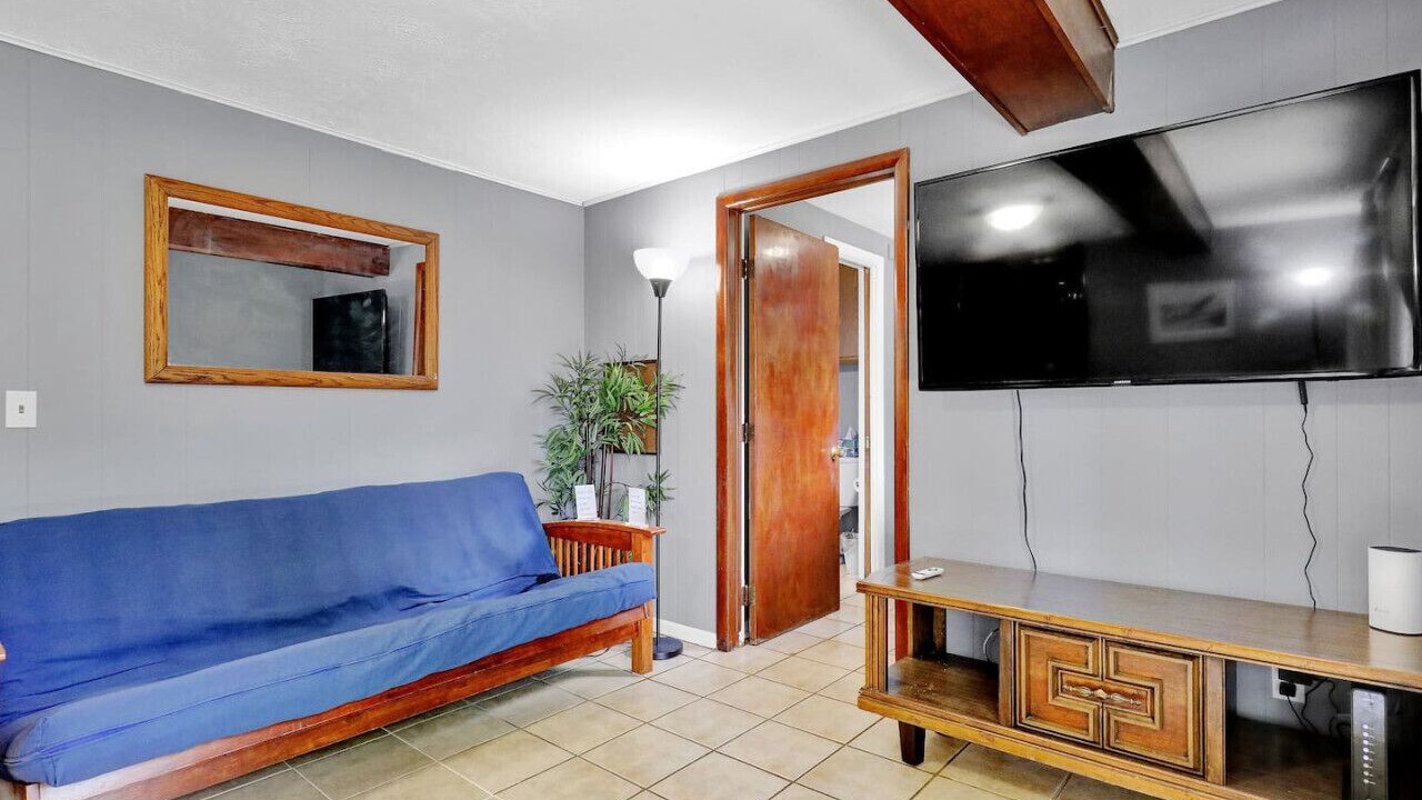Photo of Livingroom in Lansing