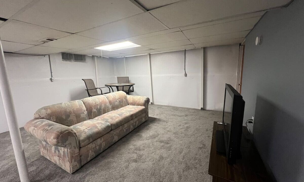 Photo of Livingroom in Lansing
