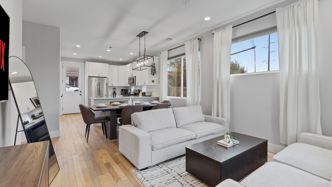 Photo of Livingroom in University Hills and Windsor Park
