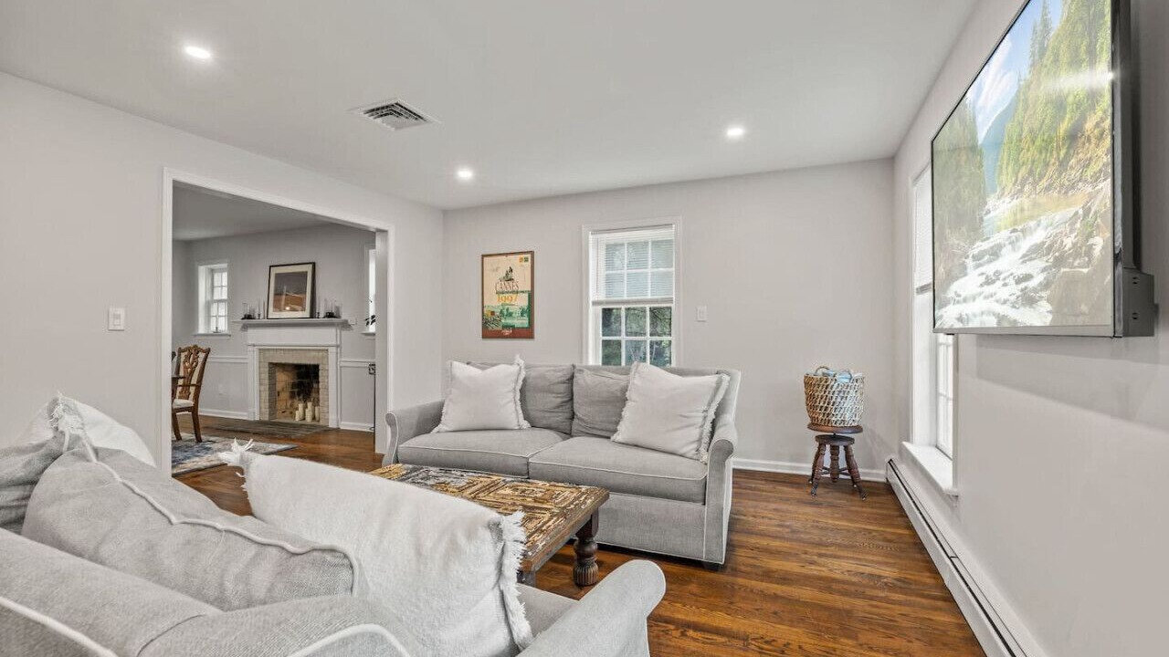 Photo of Livingroom in Newtown Square