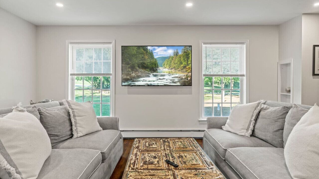 Photo of Livingroom in Newtown Square