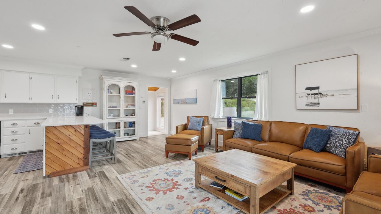 Photo of Livingroom in Graford