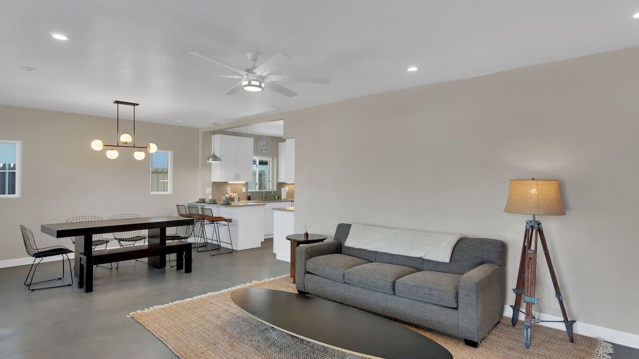 Photo of Livingroom in Blenman-Elm