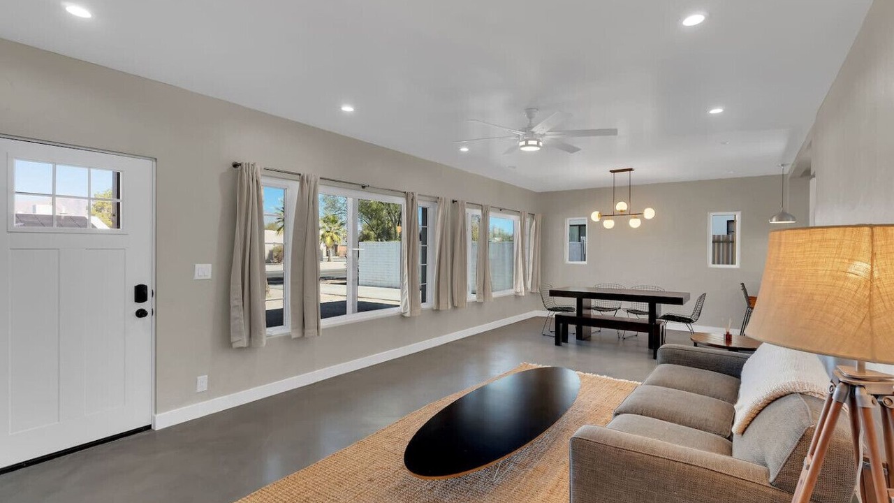 Photo of Livingroom in Blenman-Elm