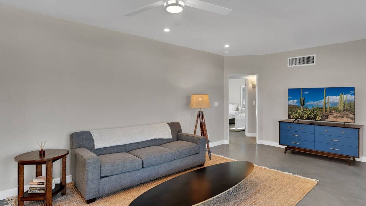 Photo of Livingroom in Blenman-Elm