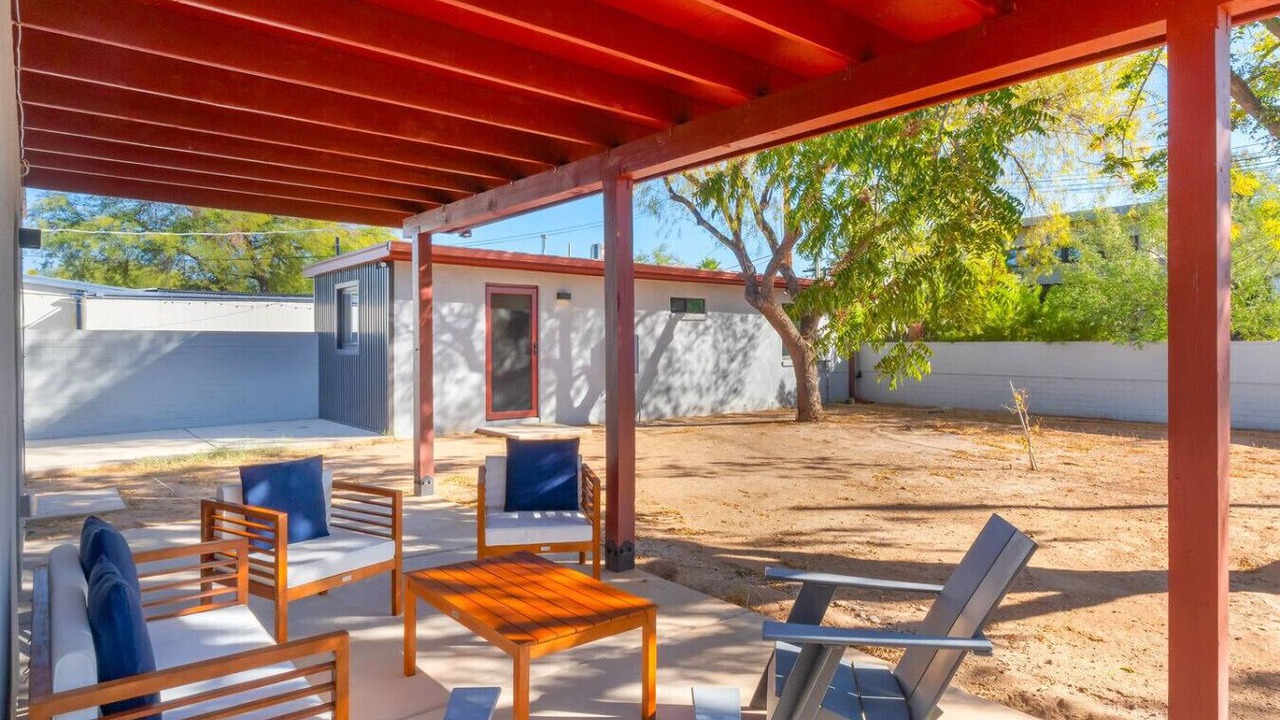 Photo of Patio Balcony in Blenman-Elm