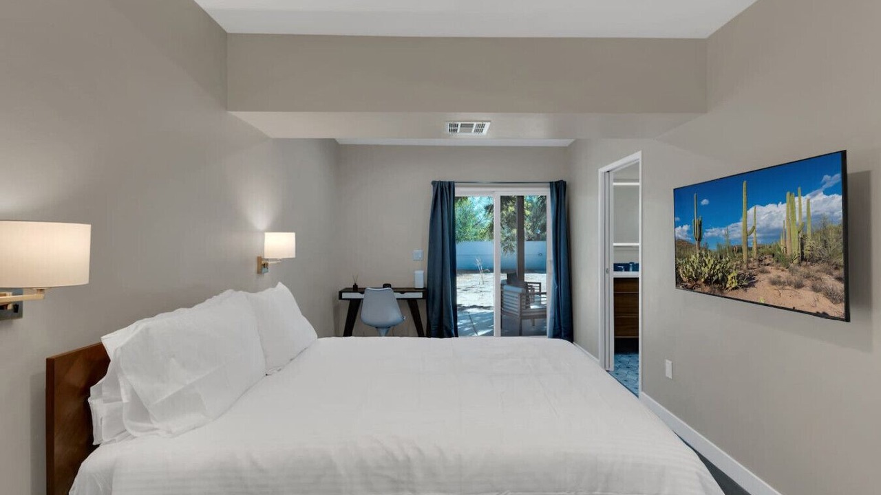 Photo of Bedroom in Blenman-Elm
