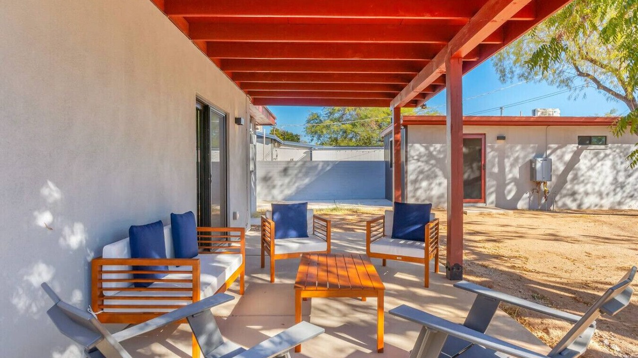 Photo of Patio Balcony in Blenman-Elm