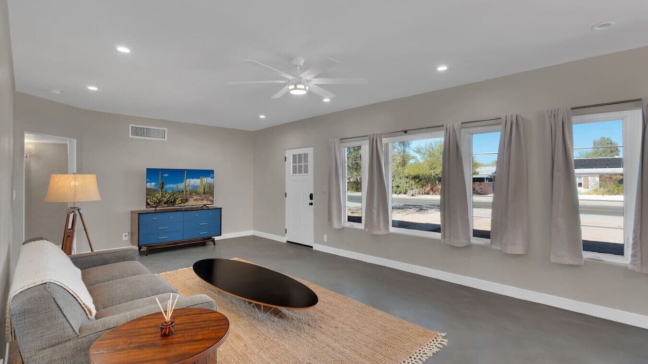 Photo of Livingroom in Blenman-Elm