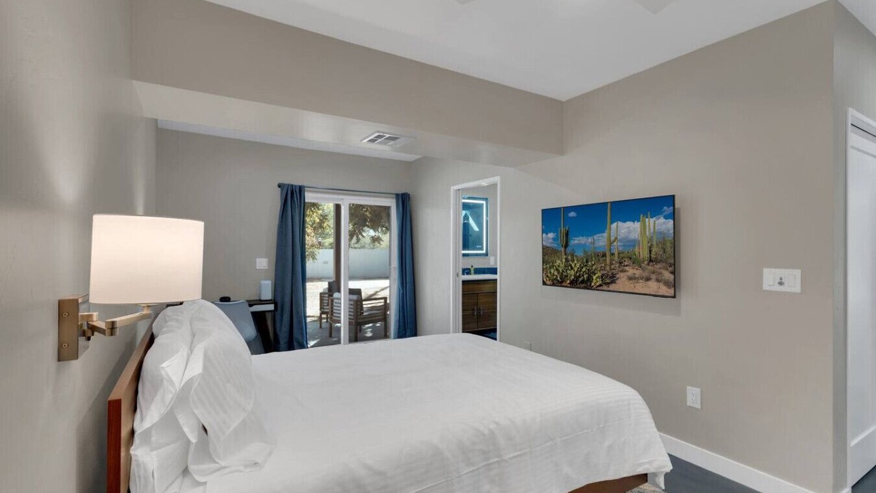 Photo of Bedroom in Blenman-Elm
