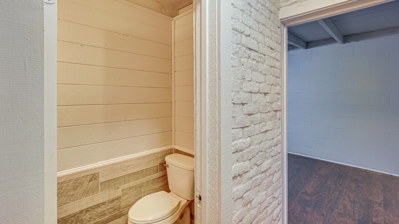 Photo of Bathroom in Streetman