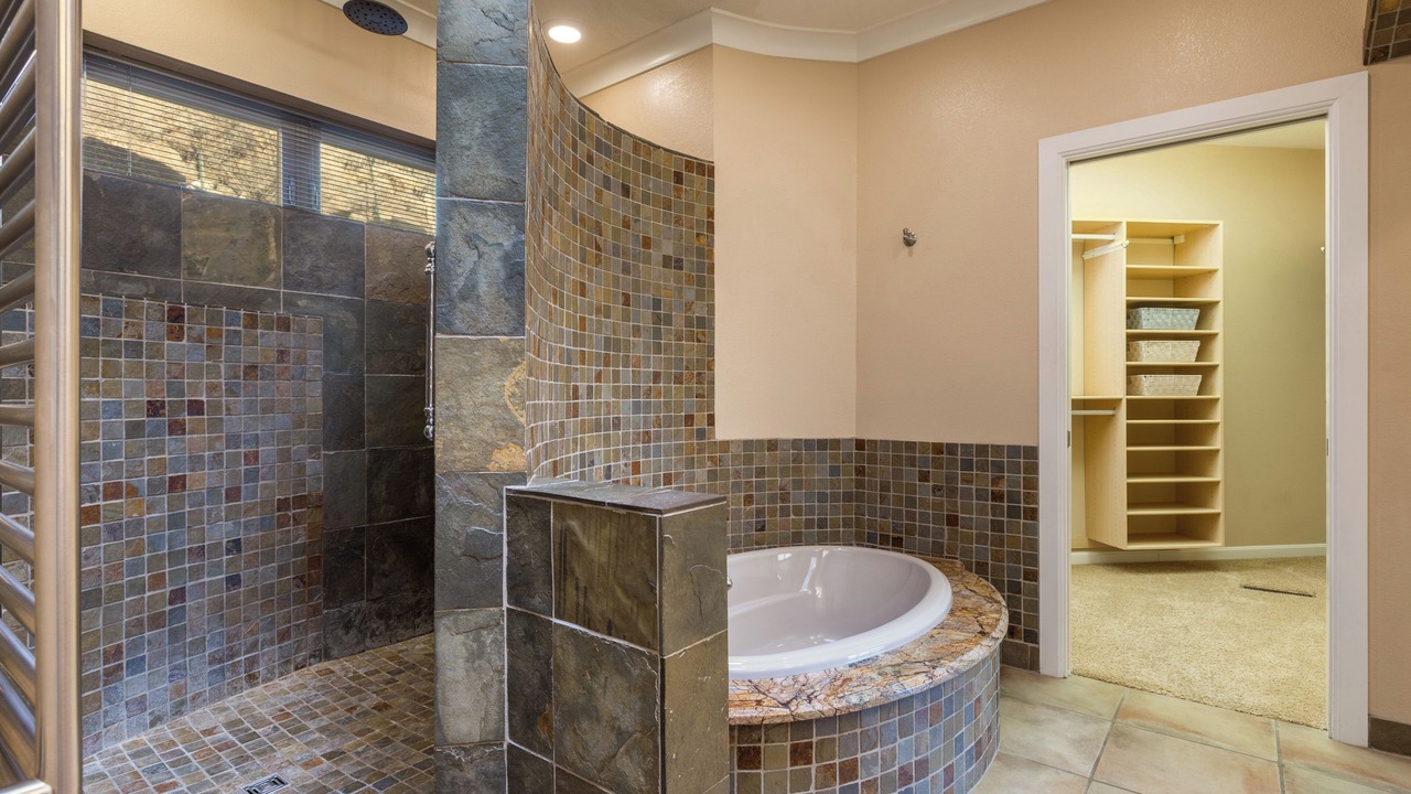 Photo of Bathroom in Glenwood Hills