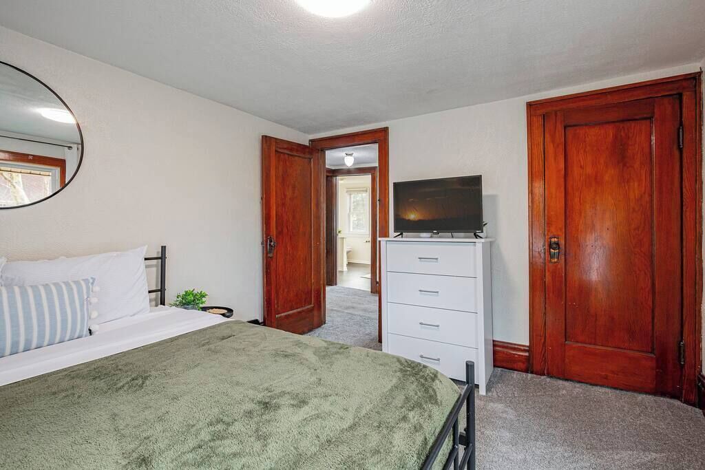 Photo of Bedroom in Firestone Park