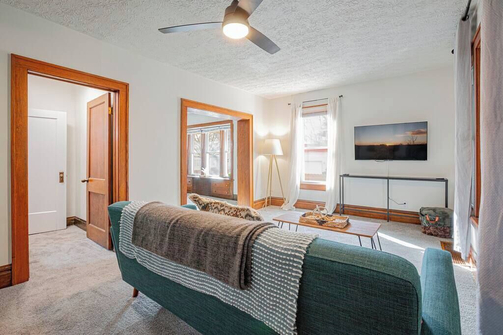 Photo of Livingroom in Firestone Park