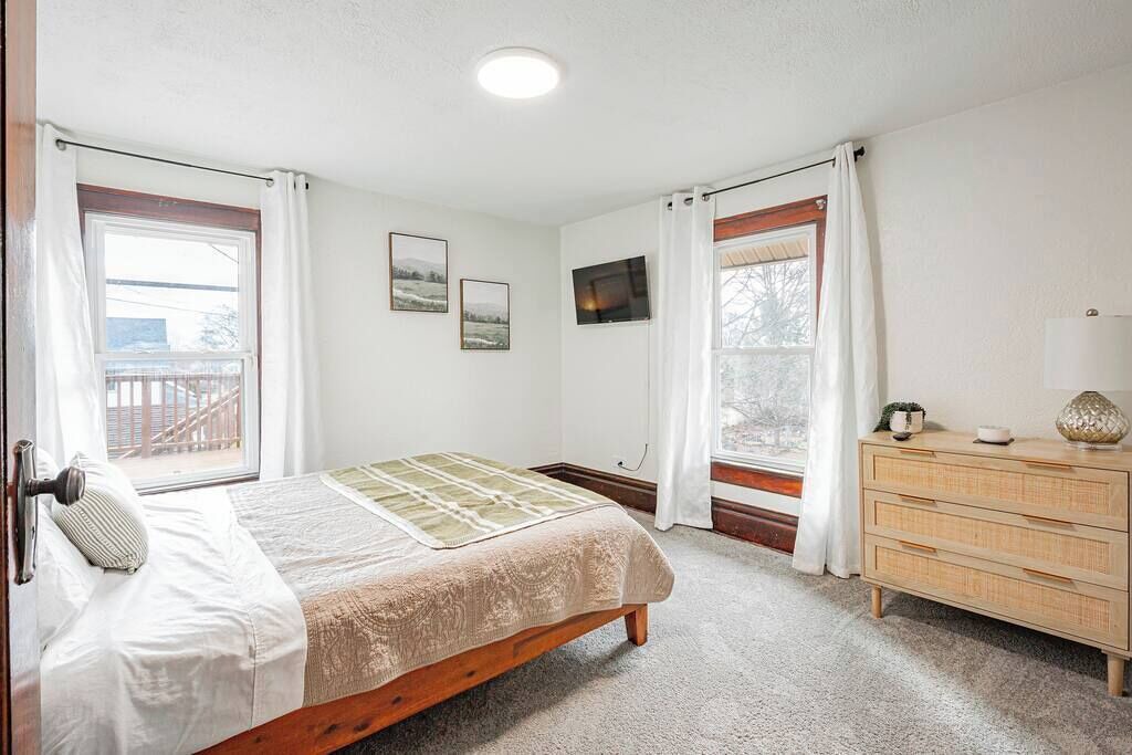 Photo of Bedroom in Firestone Park