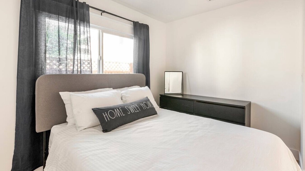 Photo of Bedroom in East Hollywood