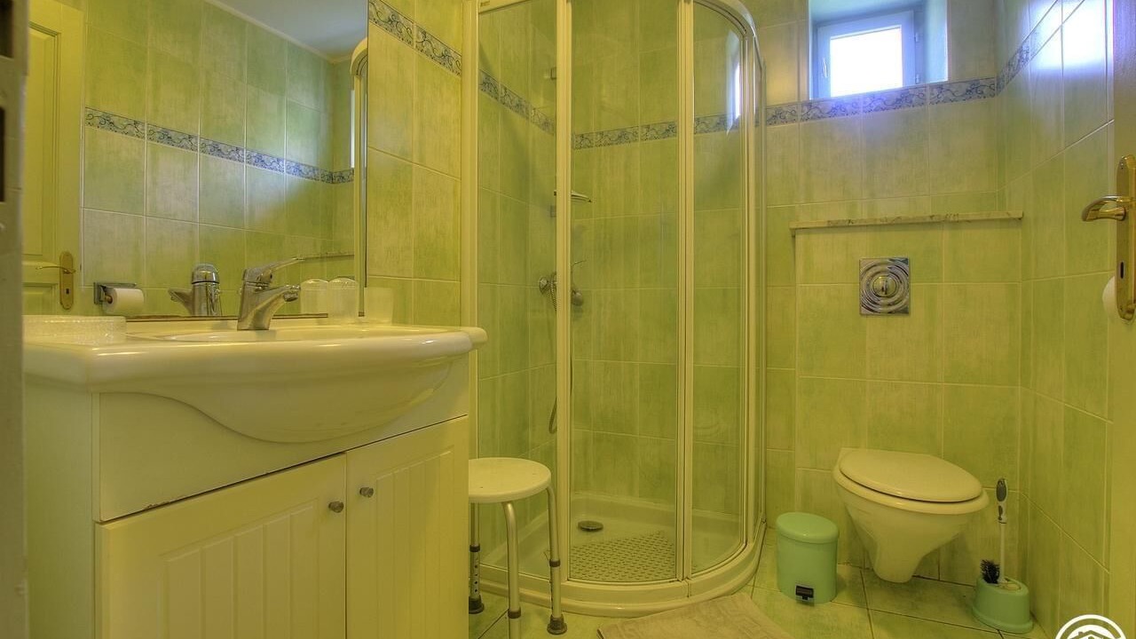 Photo of Bathroom in Cormoranche-sur-Saone