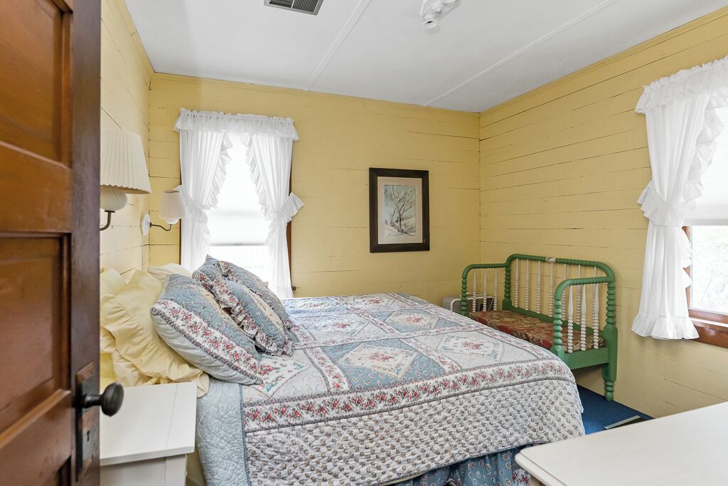 Photo of Bedroom in Twin Lake