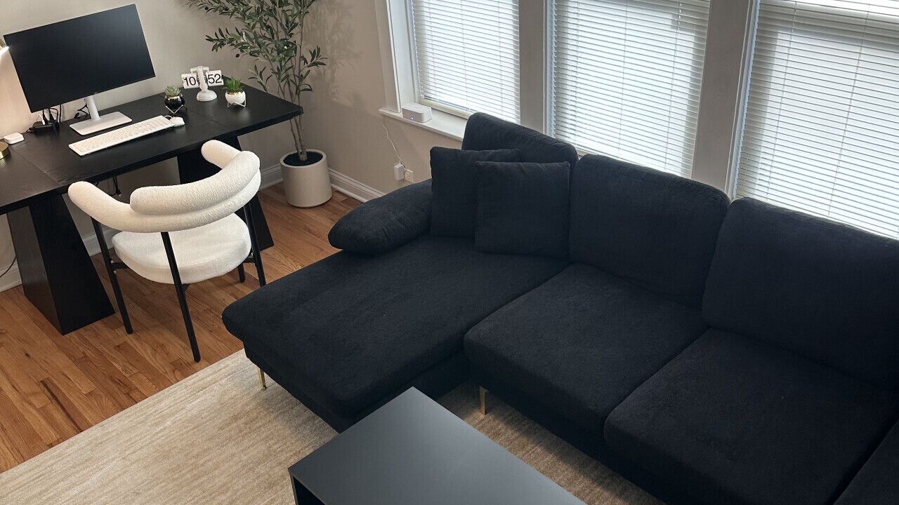 Photo of Livingroom in Irving Park East