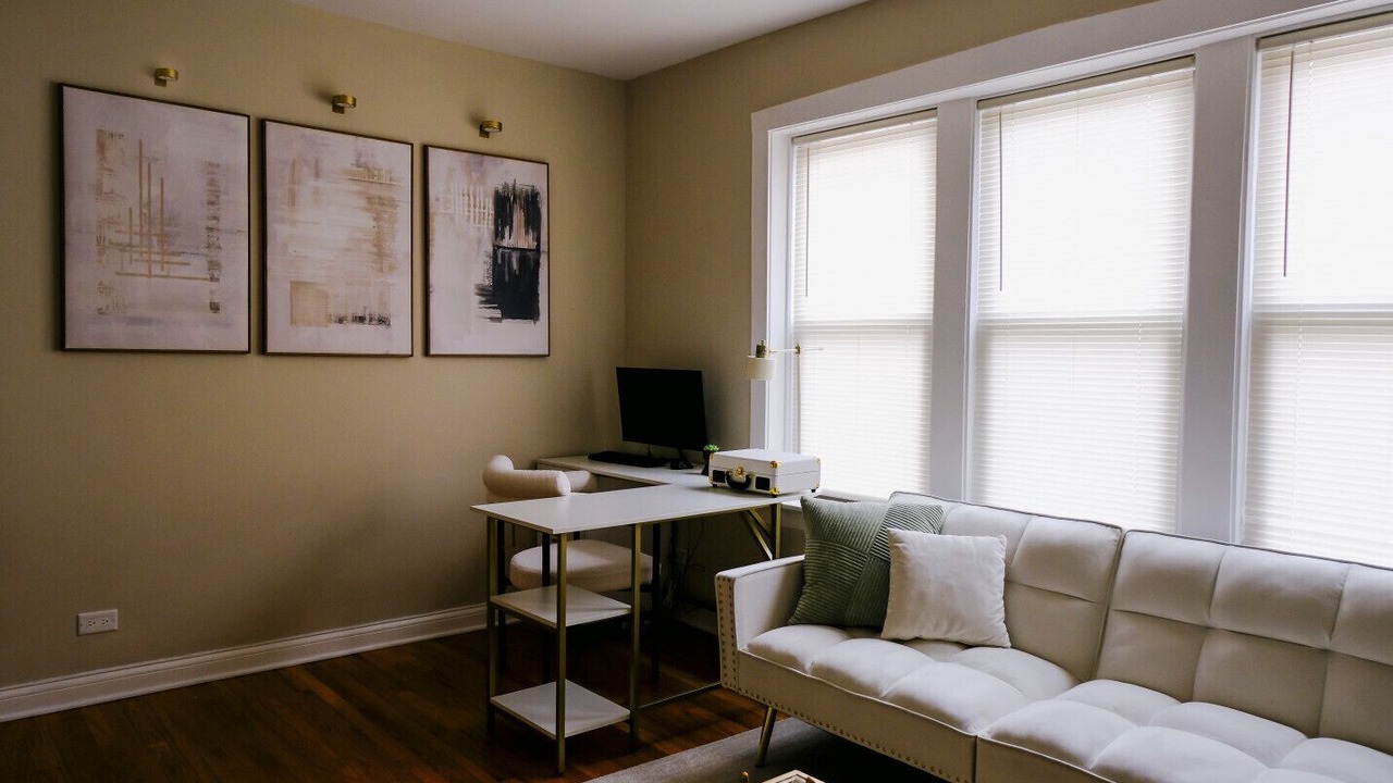 Photo of Livingroom in Irving Park East