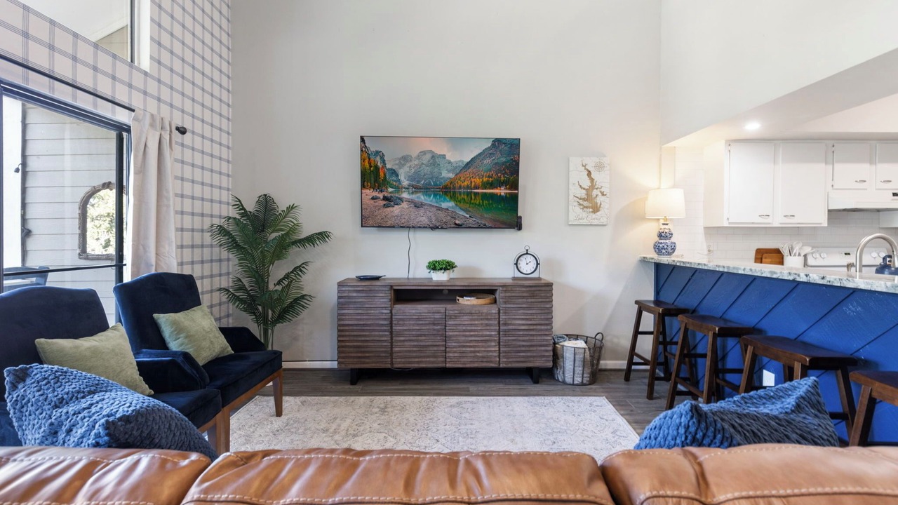 Photo of Livingroom in April Sound