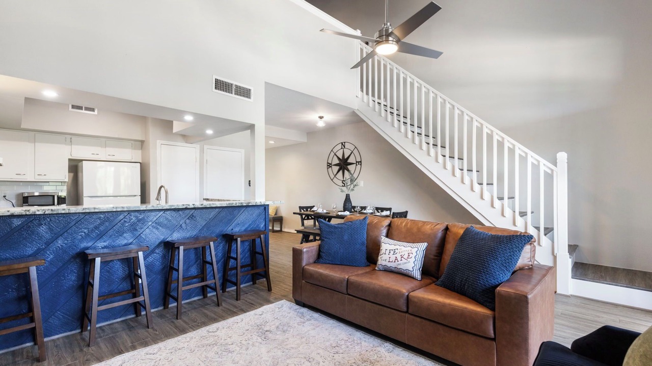 Photo of Livingroom in April Sound