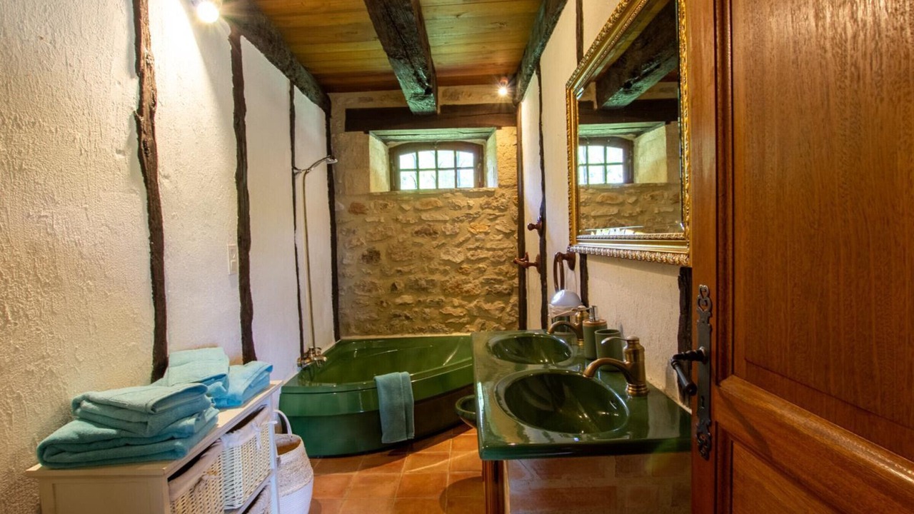 Photo of Bathroom in Thenon
