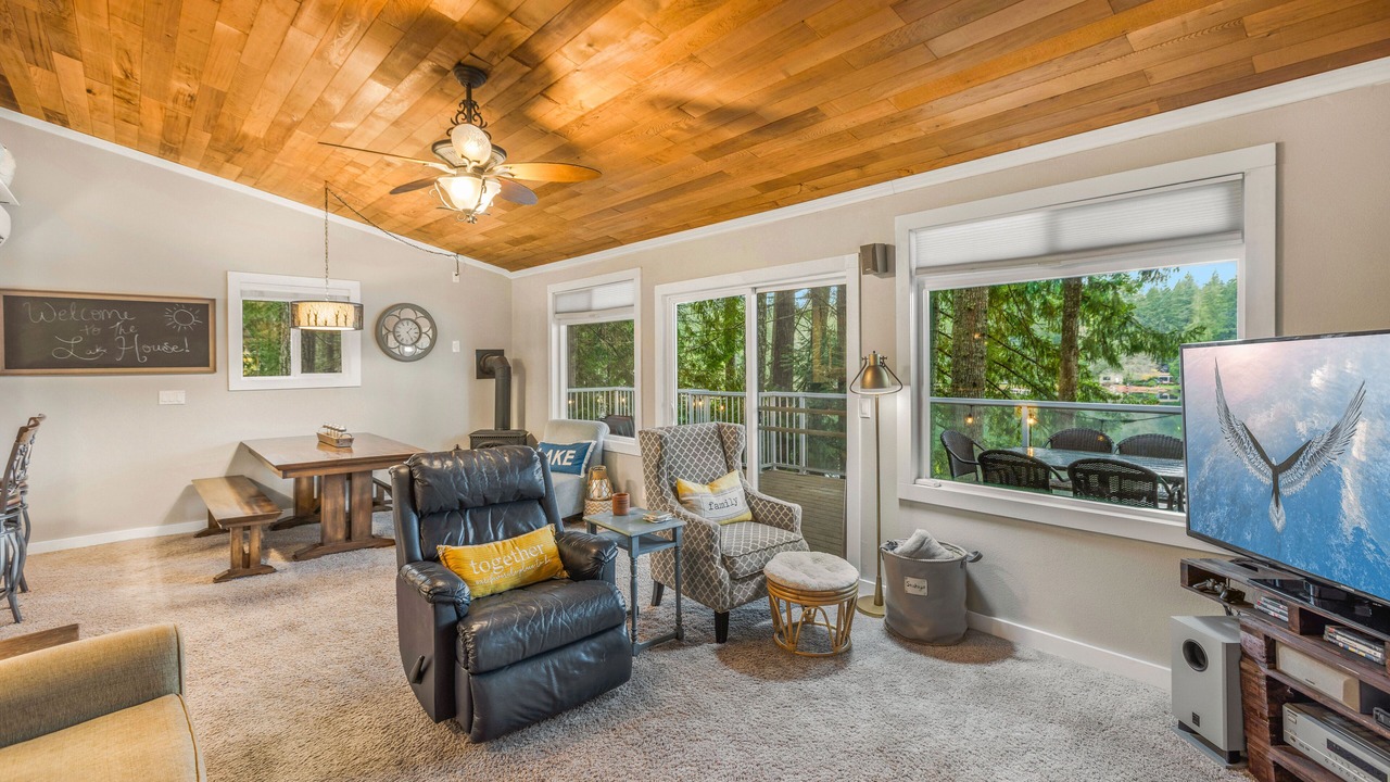 Photo of Livingroom in Shelton