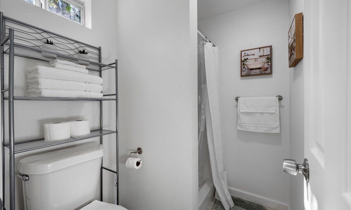 Photo of Bathroom in East Cesar Chavez