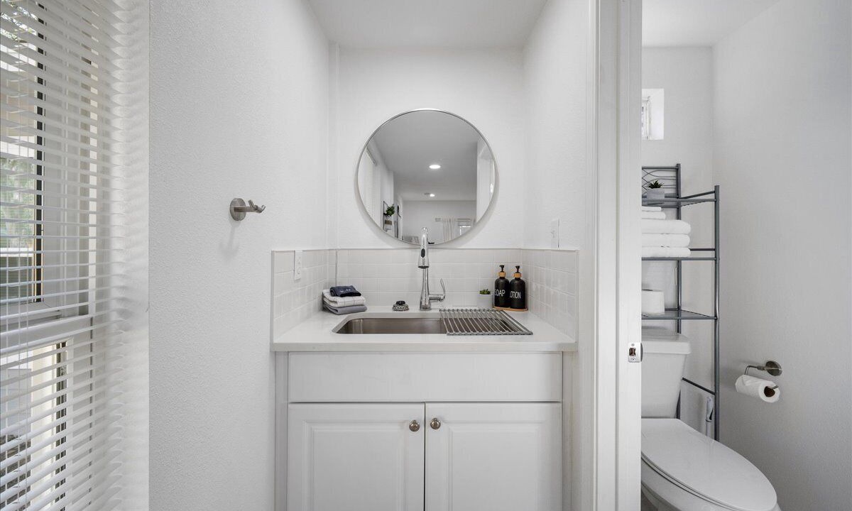 Photo of Bathroom in East Cesar Chavez