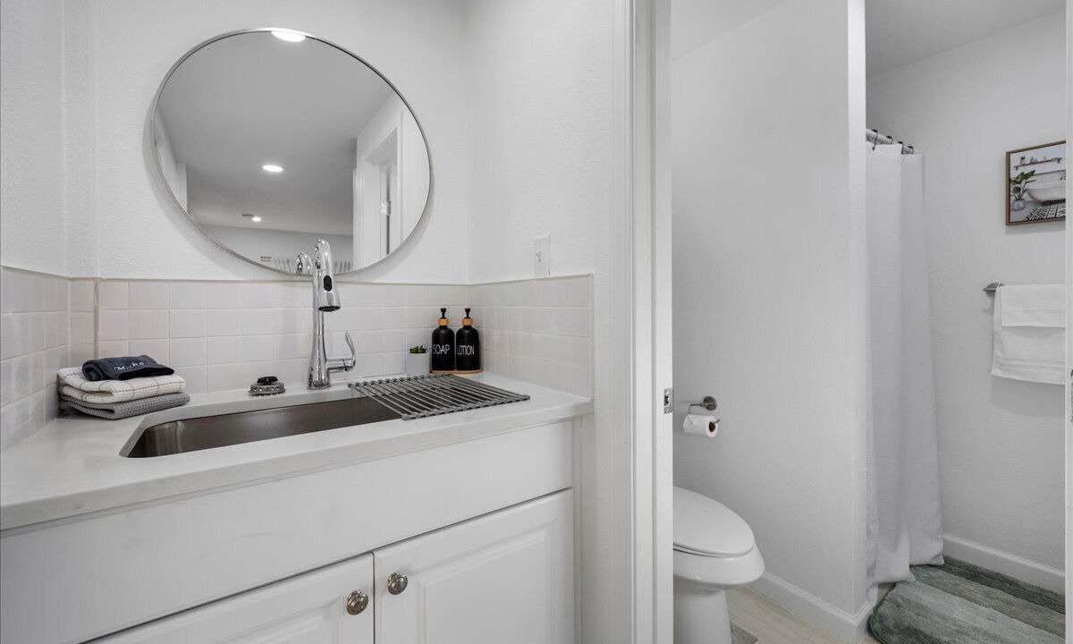 Photo of Bathroom in East Cesar Chavez