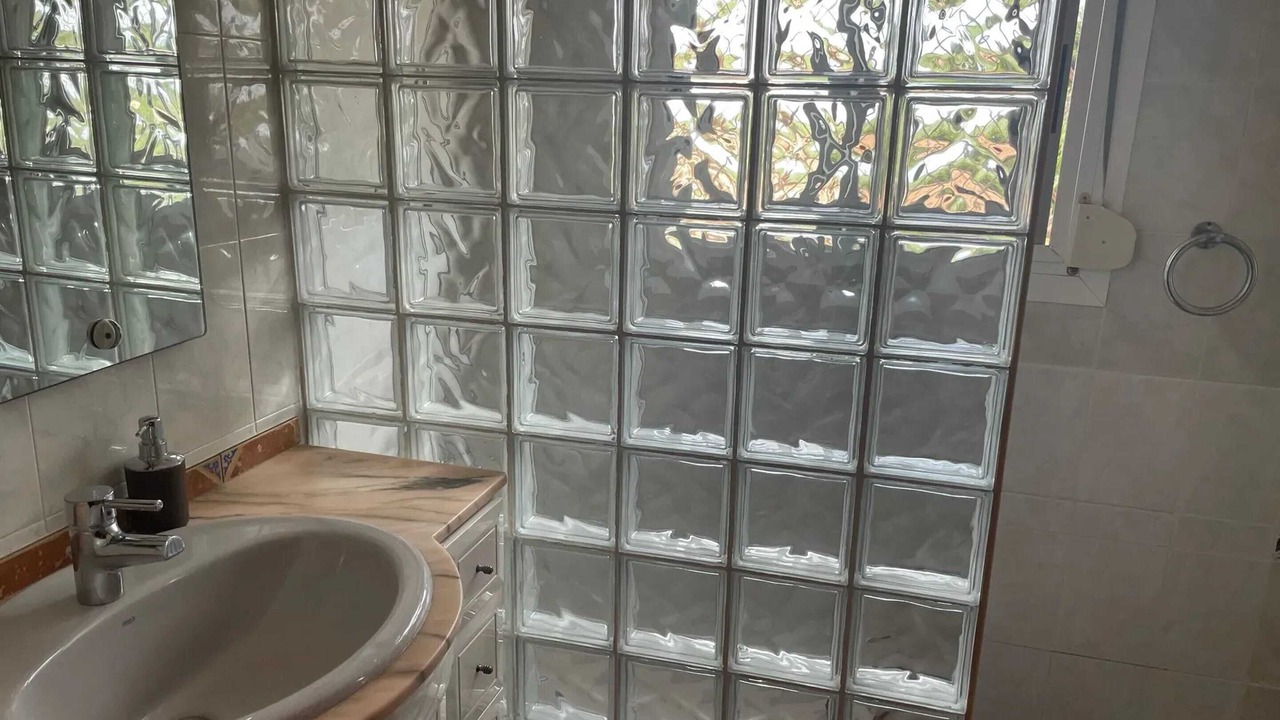Photo of Bathroom in Constanti