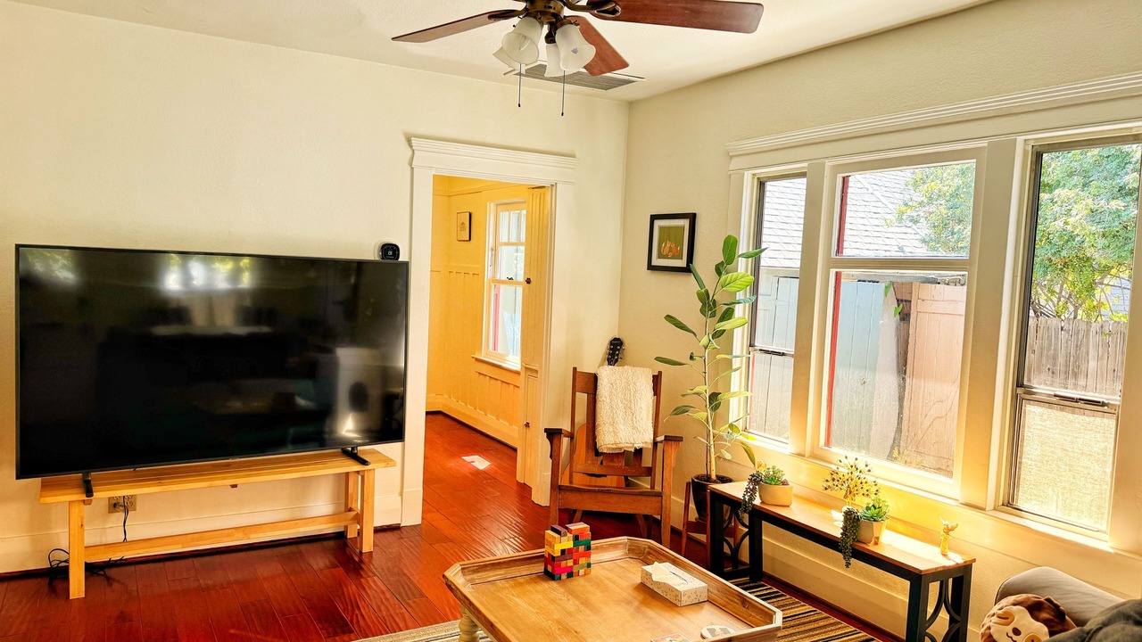 Photo of Livingroom in Eastside
