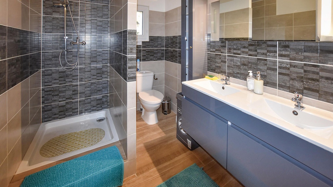 Photo of Bathroom in Piolenc