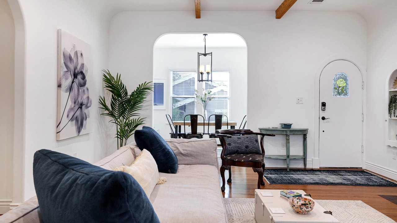Photo of Livingroom in Castle Hills