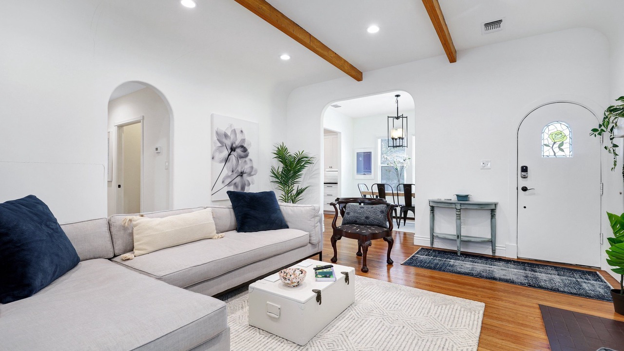 Photo of Livingroom in Castle Hills