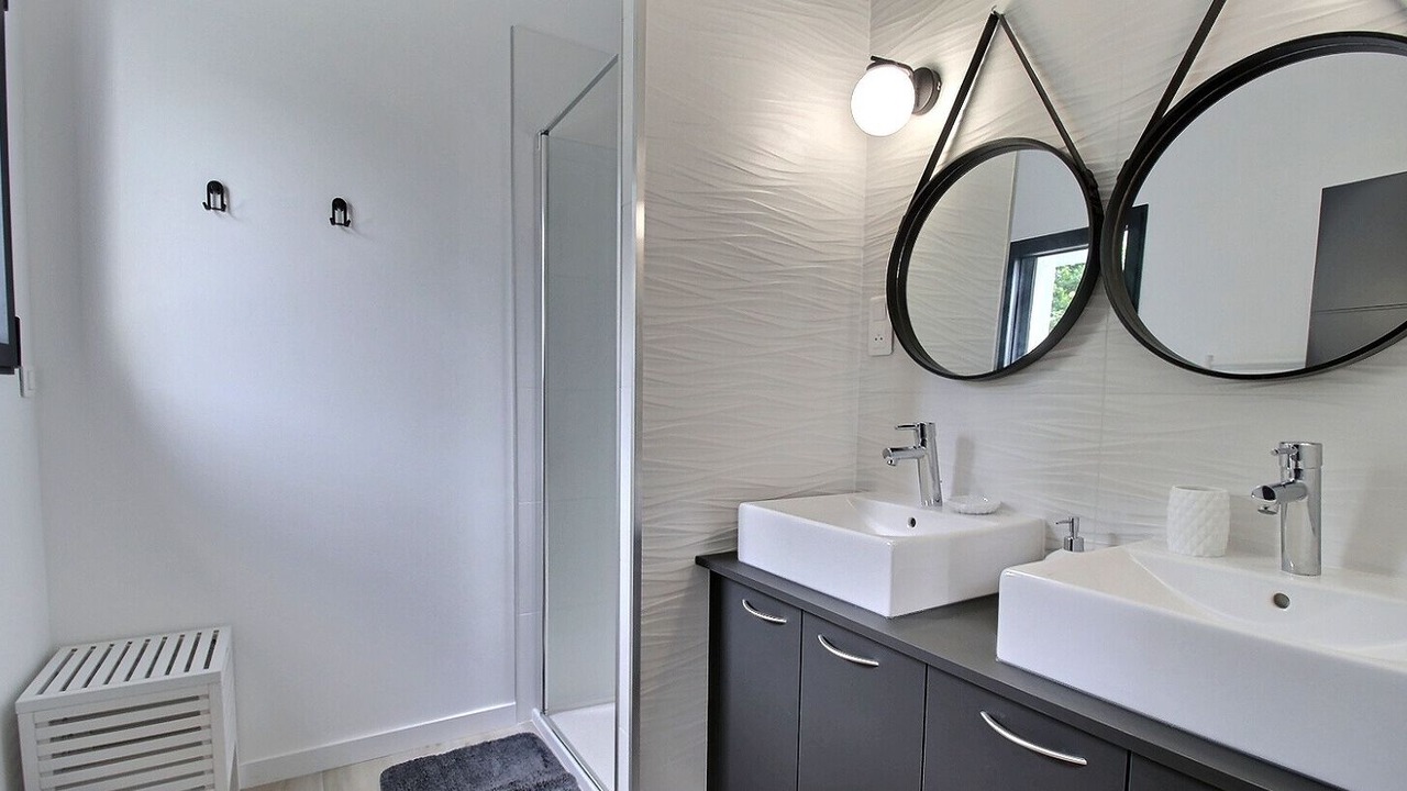 Photo of Bathroom in Plougrescant