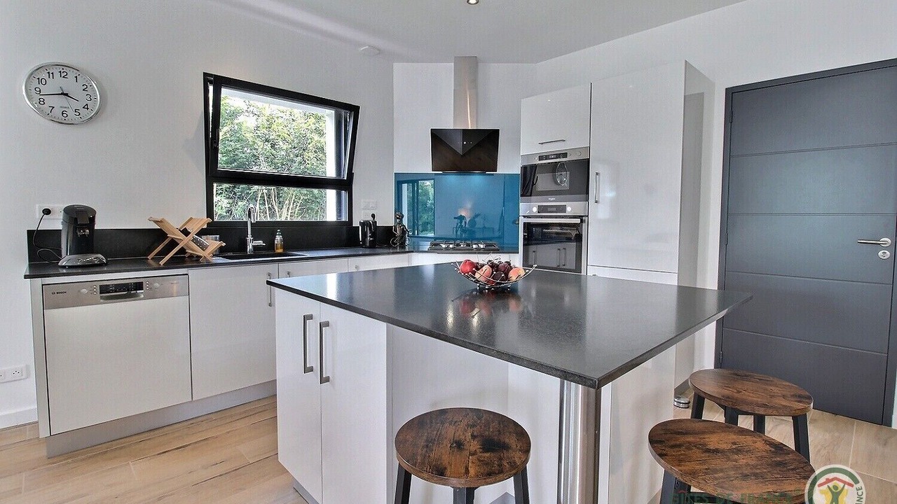 Photo of Kitchen in Plougrescant