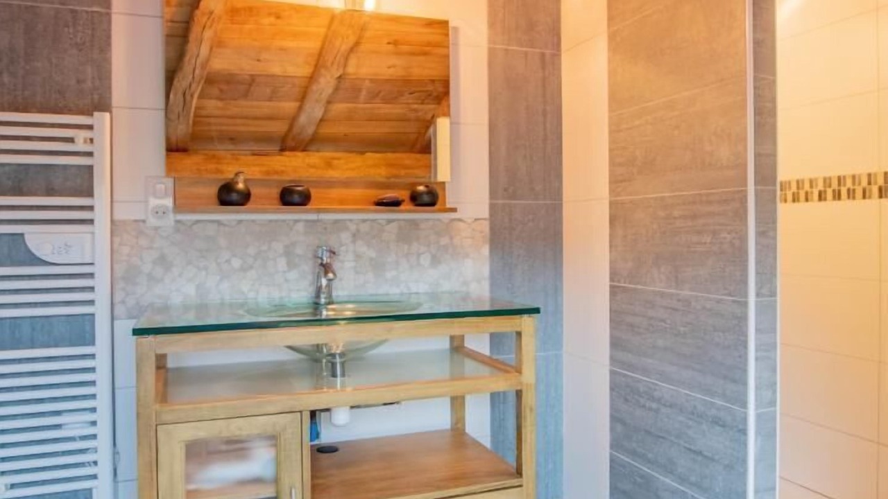 Photo of Bathroom in Matour