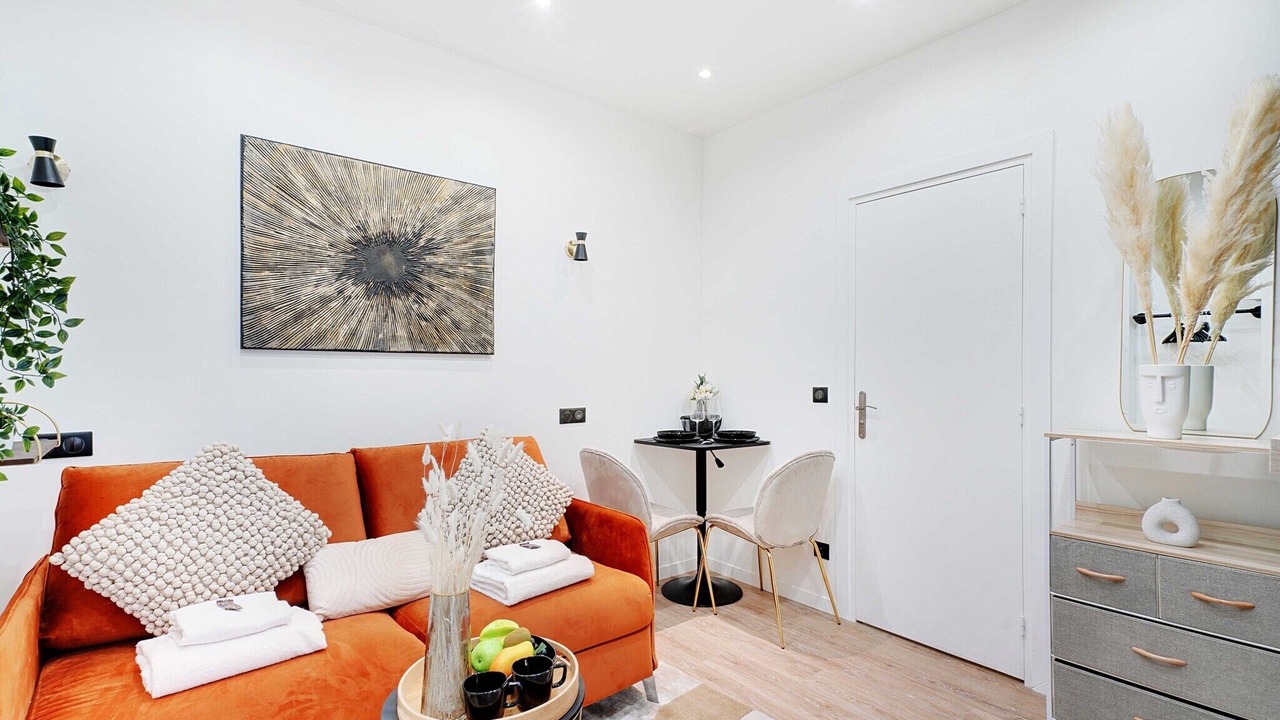 Photo of Livingroom in 17th Arrondissement