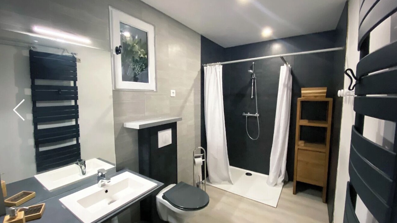 Photo of Bathroom in Moulins-le-Carbonnel