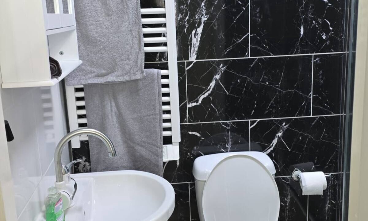 Photo of Bathroom in Fence