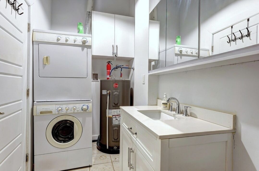 Photo of Bathroom in La Petite-Patrie