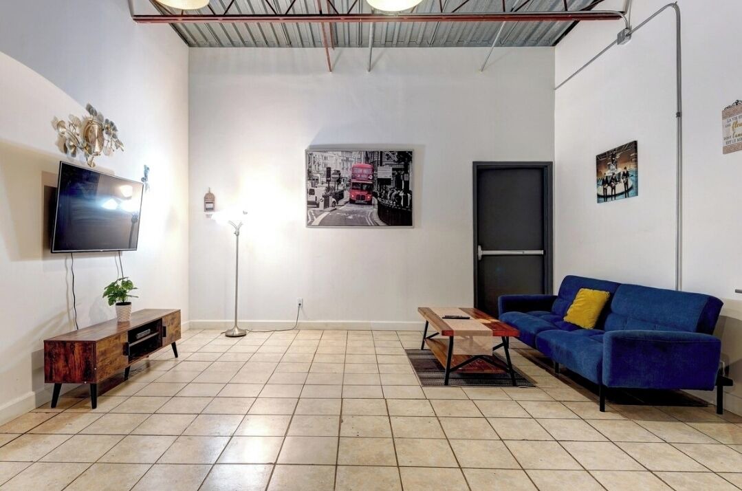 Photo of Livingroom in La Petite-Patrie