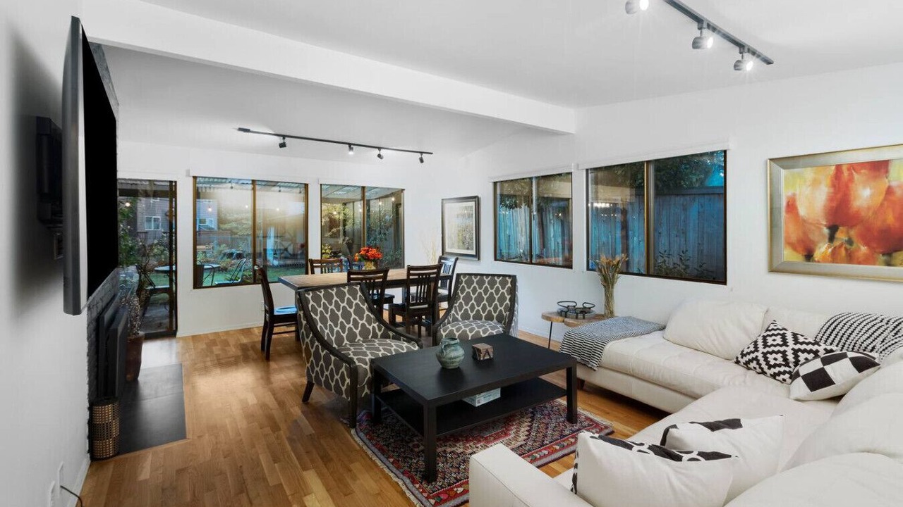 Photo of Livingroom in Bridle Trails