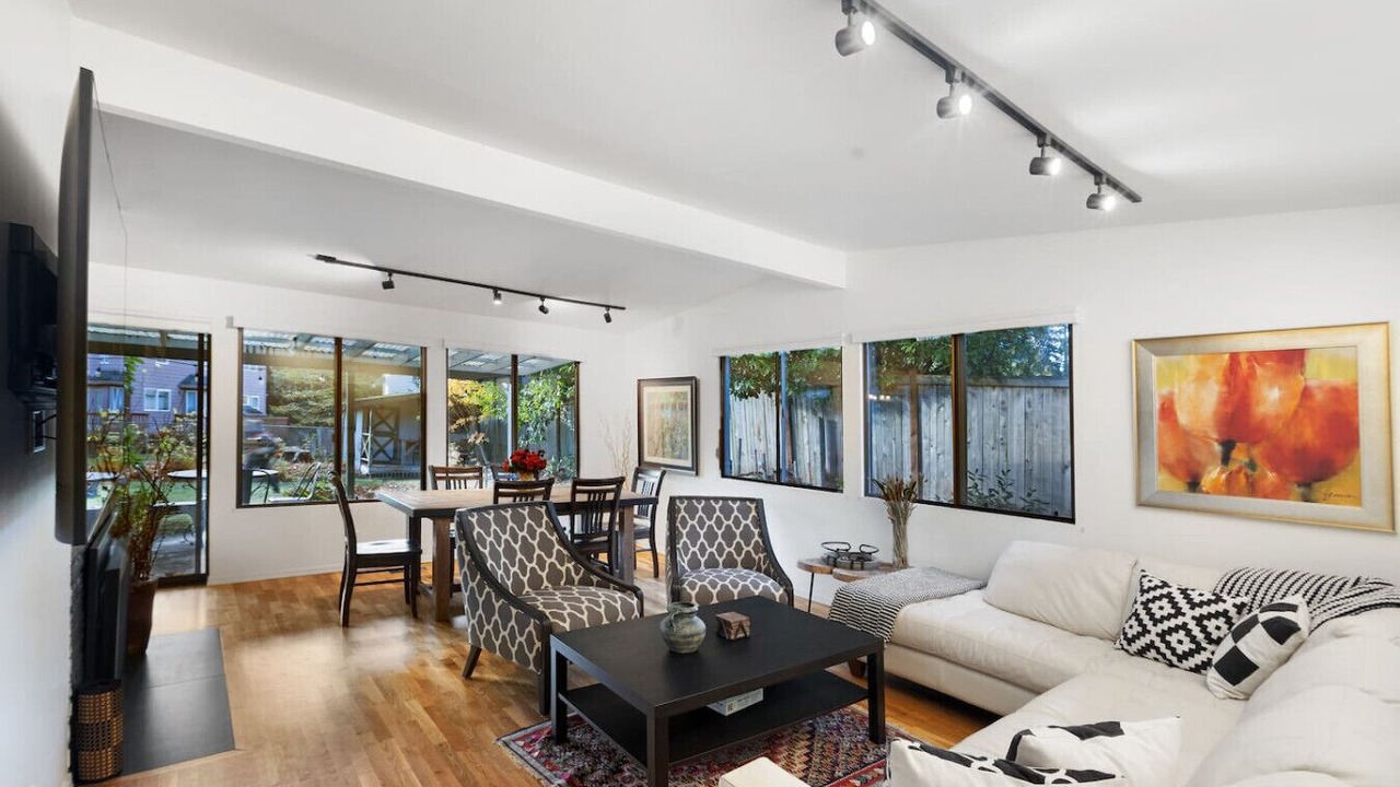 Photo of Livingroom in Bridle Trails