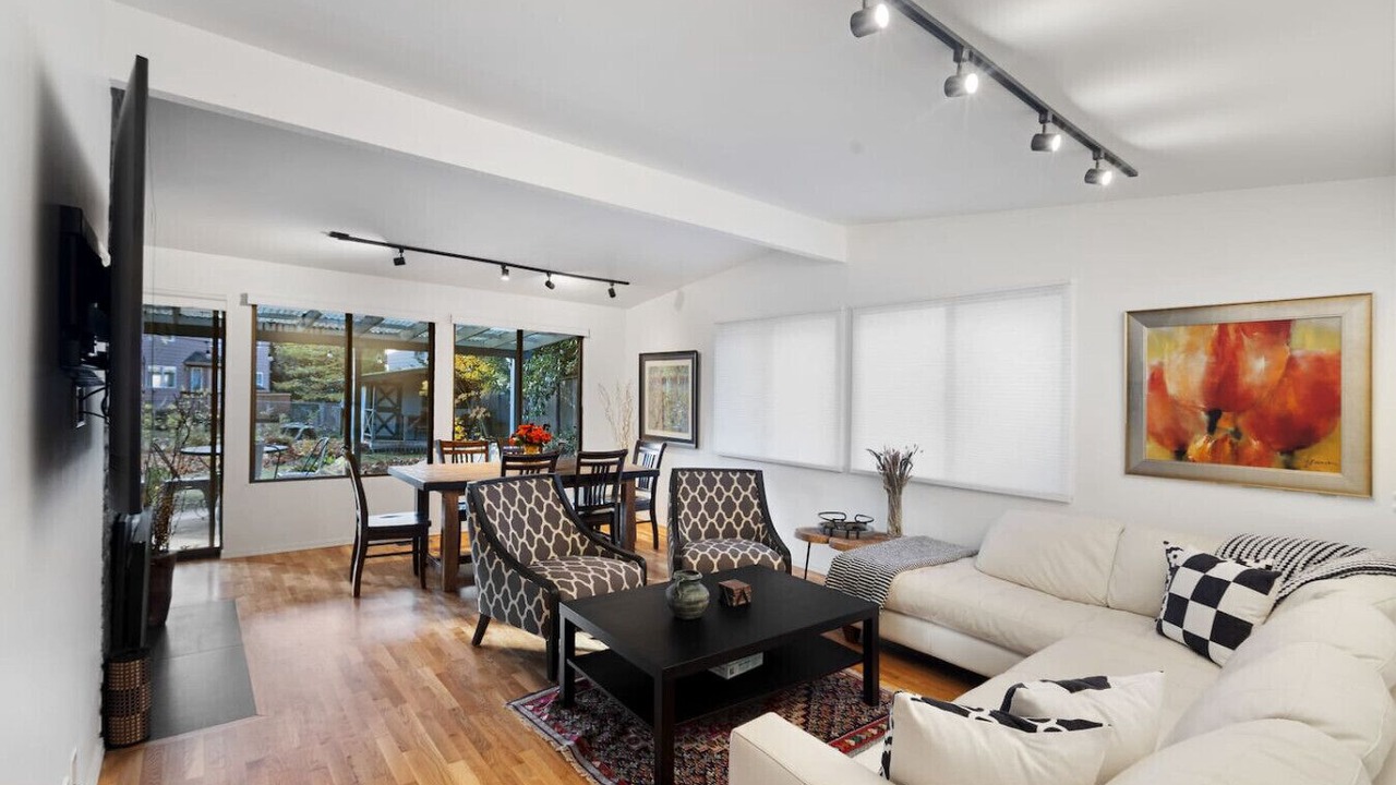 Photo of Livingroom in Bridle Trails