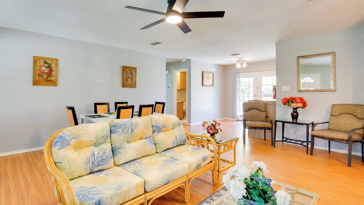 Photo of Livingroom in Emory